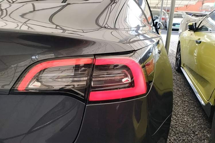 Used Tesla Model 3 2019 Standard Range Rear-Drive Upgraded Version Right Rear Taillight