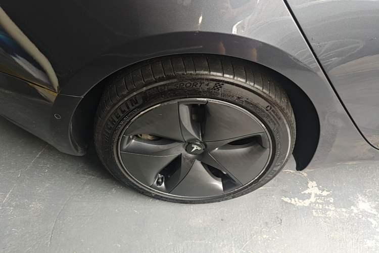 Used Tesla Model 3 2019 Standard Range Rear-Drive Upgraded Version Right Rear Wheel Hub
