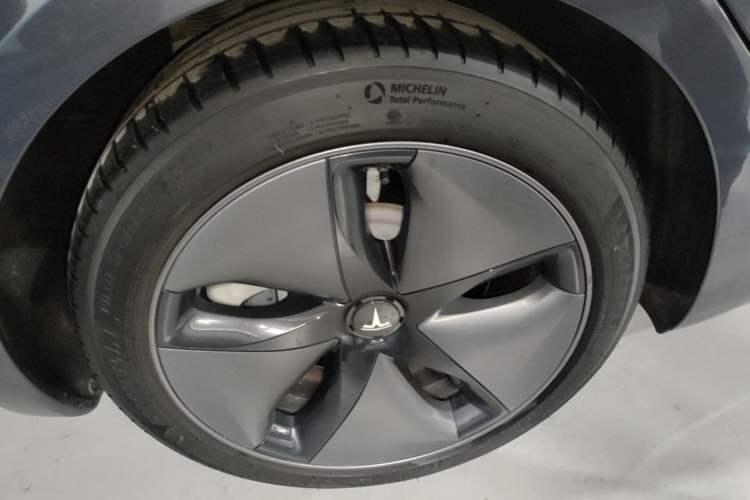 Used Tesla Model 3 2019 Long-Range Rear-Wheel-Drive Version Right Rear Wheel Hub