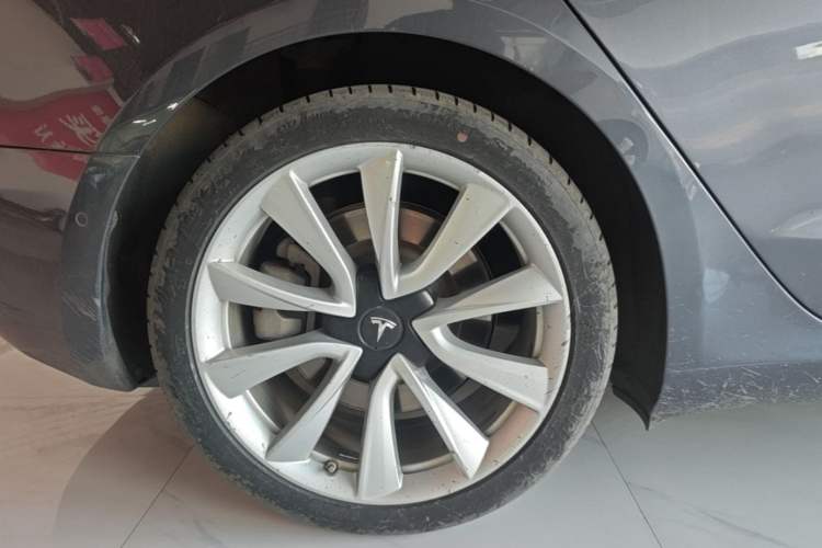 Used Tesla Model 3 2019 Long-Range All-Wheel-Drive Version Right Rear Wheel Hub