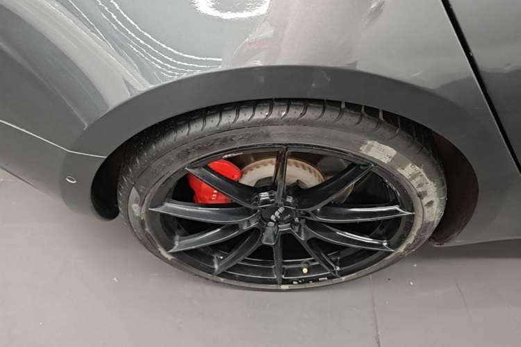 Used Tesla Model 3 2019 Performance High-Performance All-Wheel-Drive Version Right Rear Wheel Hub