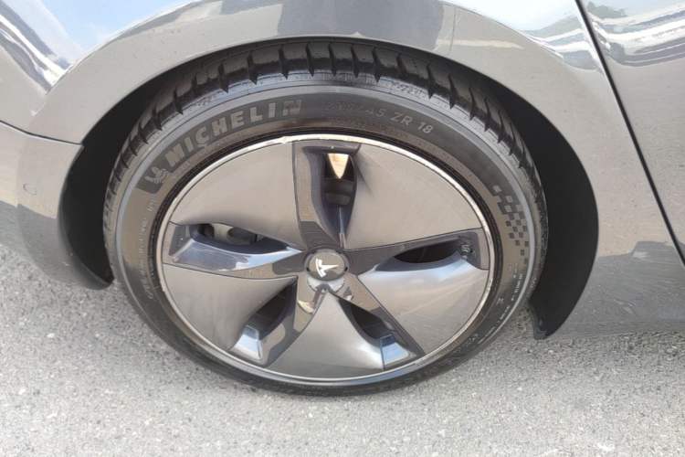 Used Tesla Model 3 2019 Long-Range All-Wheel-Drive Version Right Rear Wheel Hub