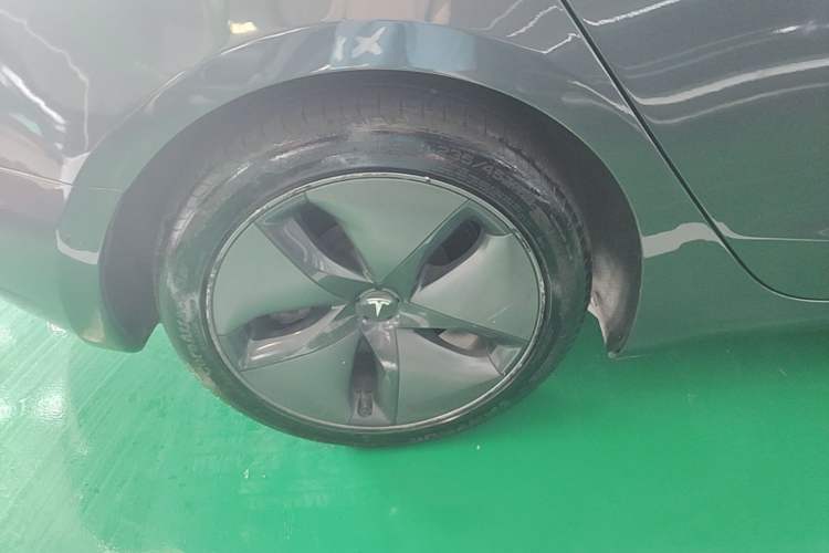 Used Tesla Model 3 2019 Long-Range All-Wheel-Drive Version Right Rear Wheel Hub