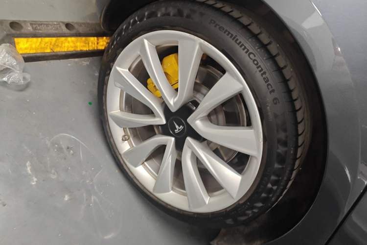 Used Tesla Model 3 2019 Standard Range Rear-Drive Upgraded Version Right Rear Wheel Hub