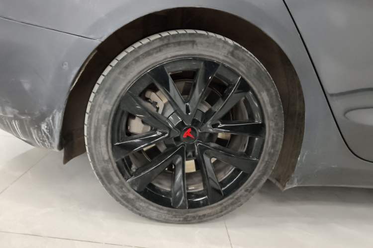 Used Tesla Model 3 2019 Long-Range Rear-Wheel-Drive Version Right Rear Wheel Hub