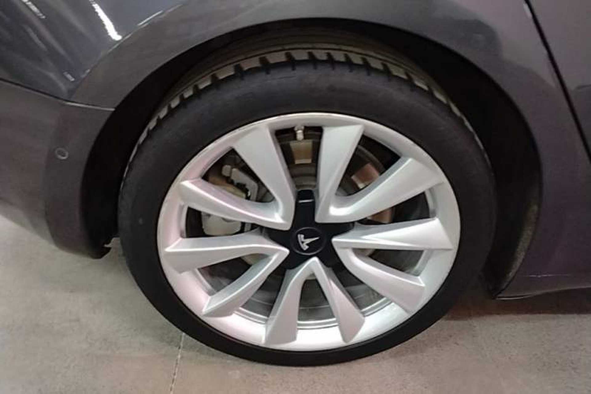 Used Tesla Model 3 2019 Standard Range Rear-Drive Upgraded Version Right Rear Wheel Hub