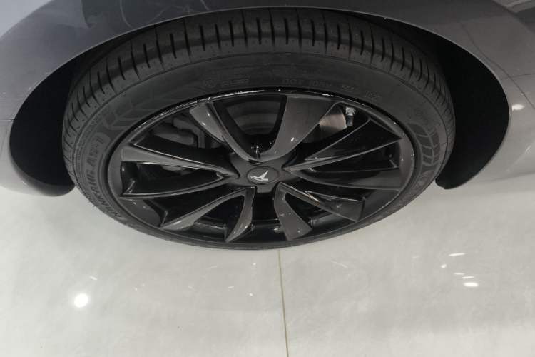 Used Tesla Model 3 2019 Standard Range Rear-Drive Upgraded Version Right Rear Wheel Hub