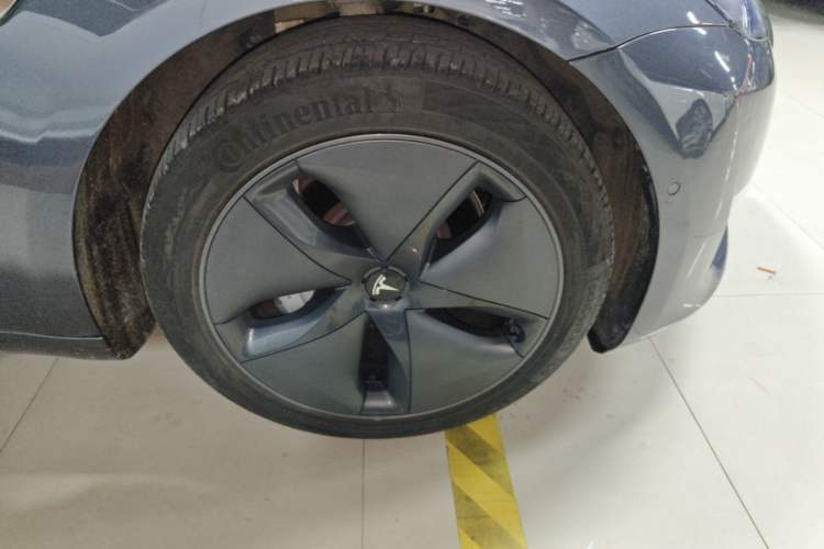 Used Tesla Model 3 2019 Long-Range All-Wheel-Drive Version Right Rear Wheel Hub
