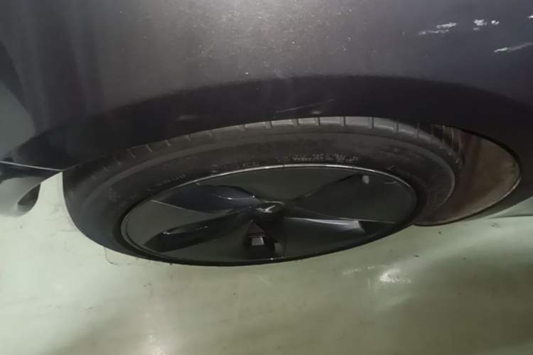 Used Tesla Model 3 2019 Long-Range All-Wheel-Drive Version Right Rear Wheel Hub