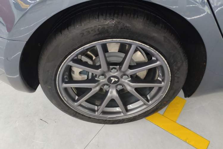 Used Tesla Model 3 2019 Long-Range Rear-Wheel-Drive Version Right Rear Wheel Hub