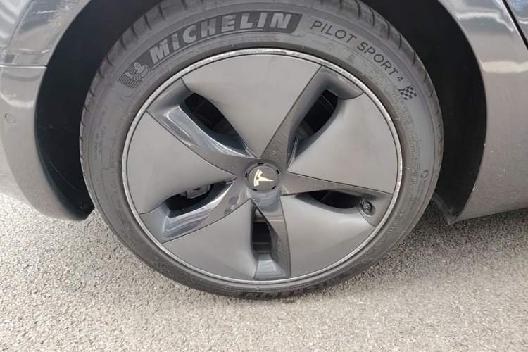 Used Tesla Model 3 2019 Standard Range Rear-Drive Upgraded Version Right Rear Wheel Hub
