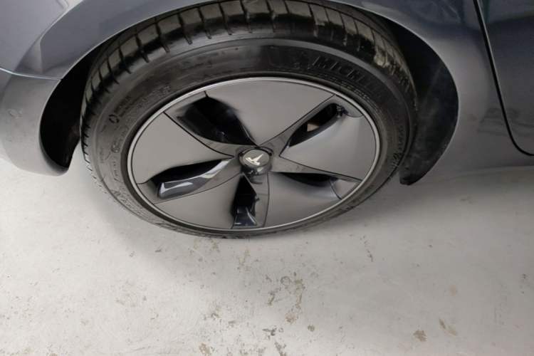 Used Tesla Model 3 2019 Long-Range All-Wheel-Drive Version Right Rear Wheel Hub