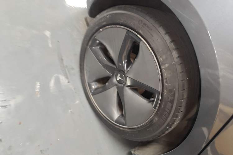 Used Tesla Model 3 2019 Long-Range Rear-Wheel-Drive Version Right Rear Wheel Hub