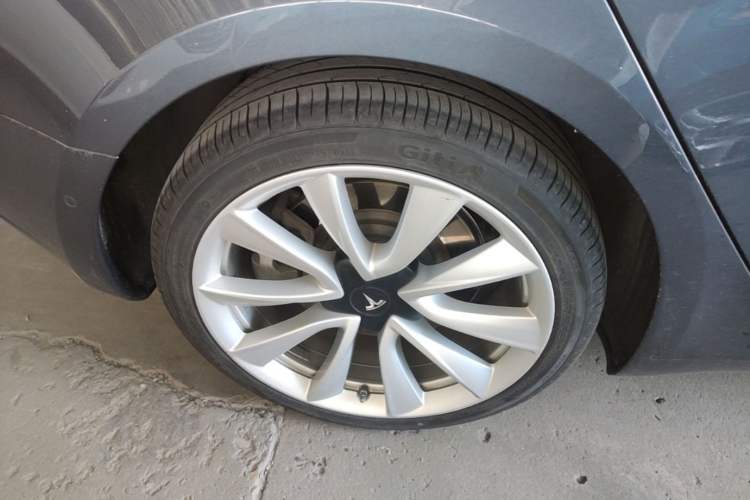 Used Tesla Model 3 2019 Standard Range Rear-Drive Upgraded Version Right Rear Wheel Hub