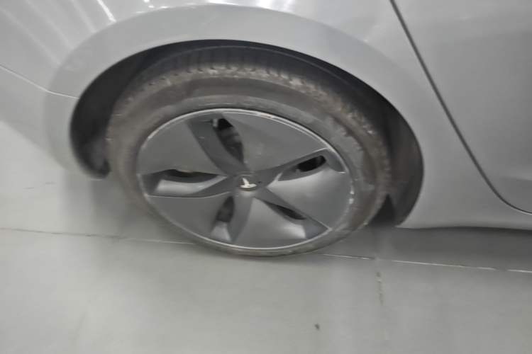 Used Tesla Model 3 2019 Standard Range Rear-Drive Upgraded Version Right Rear Wheel Hub