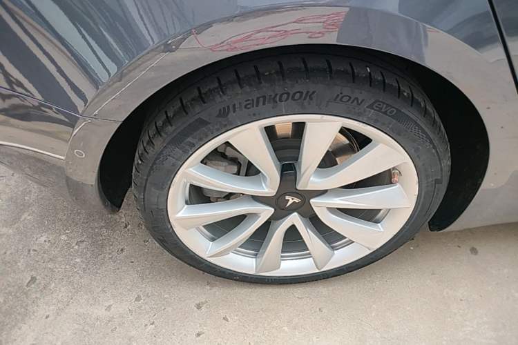 Used Tesla Model 3 2019 Standard Range Rear-Drive Upgraded Version Right Rear Wheel Hub