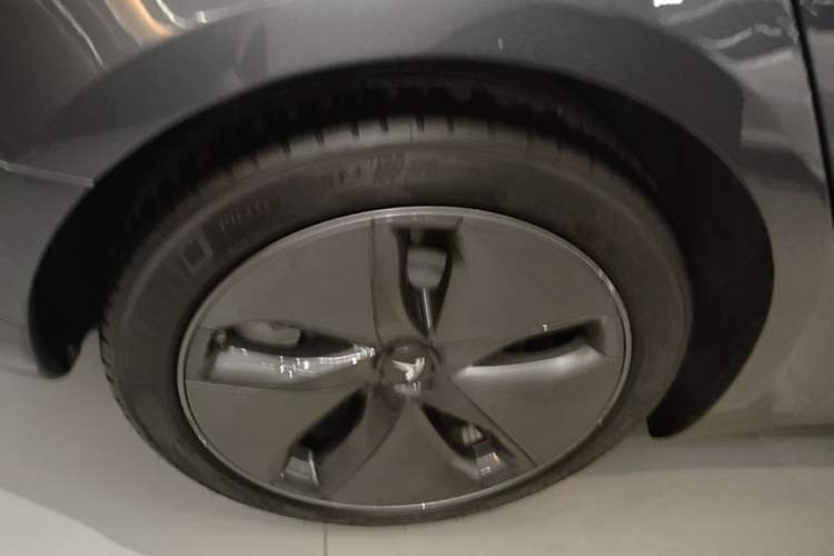 Used Tesla Model 3 2019 Standard Range Rear-Drive Upgraded Version Right Rear Wheel Hub