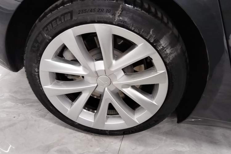 Used Tesla Model 3 2019 Standard Range Rear-Drive Upgraded Version Right Rear Wheel Hub