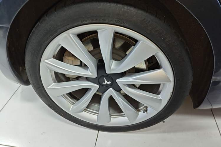 Used Tesla Model 3 2019 Standard Range Rear-Drive Upgraded Version Right Rear Wheel Hub