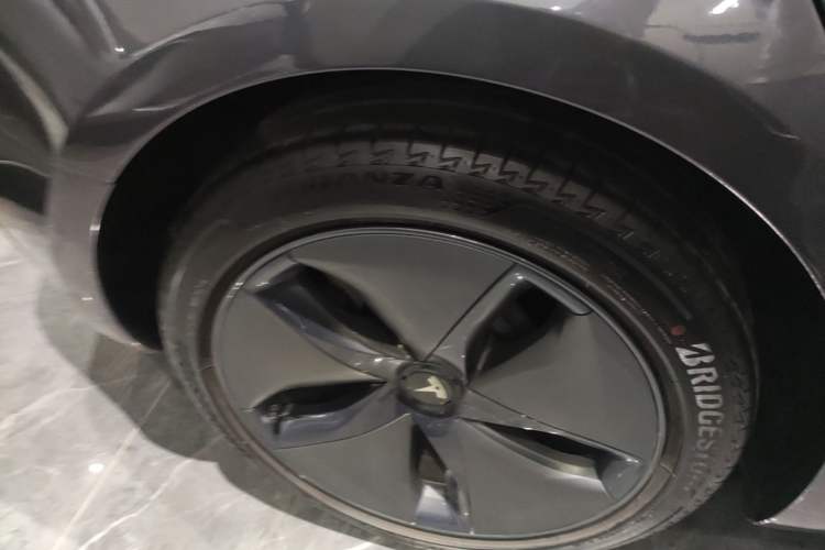Used Tesla Model 3 2019 Standard Range Rear-Drive Upgraded Version Right Rear Wheel Hub