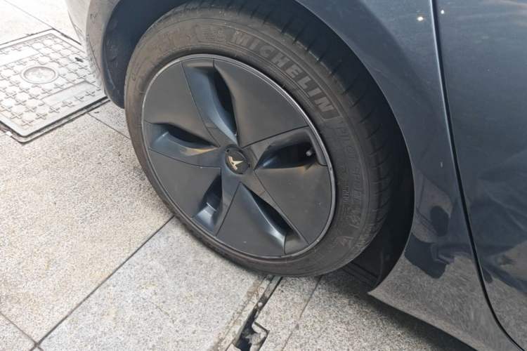 Used Tesla Model 3 2019 Standard Range Rear-Drive Upgraded Version Right Rear Wheel Hub