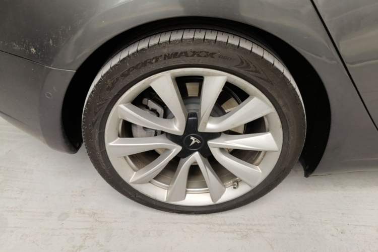 Used Tesla Model 3 2019 Standard Range Rear-Drive Upgraded Version Right Rear Wheel Hub