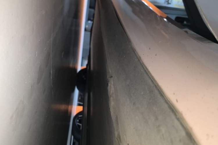 Used Tesla Model 3 2019 Long-Range Rear-Wheel-Drive Version Right Side Sill