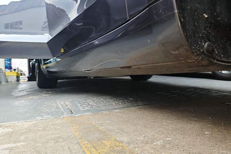 Used Tesla Model 3 2019 Standard Range Rear-Drive Upgraded Version Right Side Sill