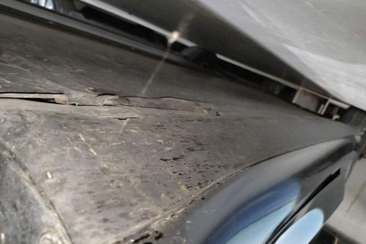 Used Tesla Model 3 2019 Long-Range Rear-Wheel-Drive Version Right Side Sill