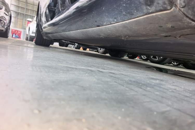 Used Tesla Model 3 2019 Long-Range Rear-Wheel-Drive Version Right Side Sill