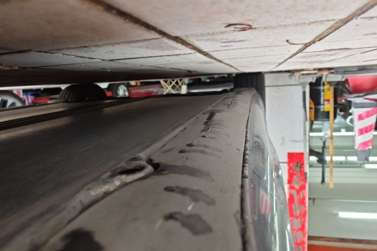 Used Tesla Model 3 2019 Long-Range Rear-Wheel-Drive Version Right Side Sill