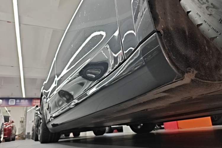 Used Tesla Model 3 2019 Performance High-Performance All-Wheel-Drive Version Right Side Sill