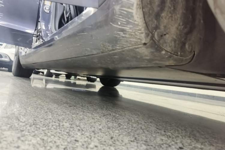 Used Tesla Model 3 2019 Standard Range Rear-Drive Upgraded Version Right Side Sill