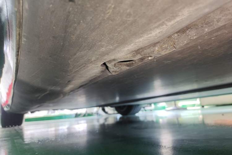 Used Tesla Model 3 2019 Long-Range All-Wheel-Drive Version Right Side Sill