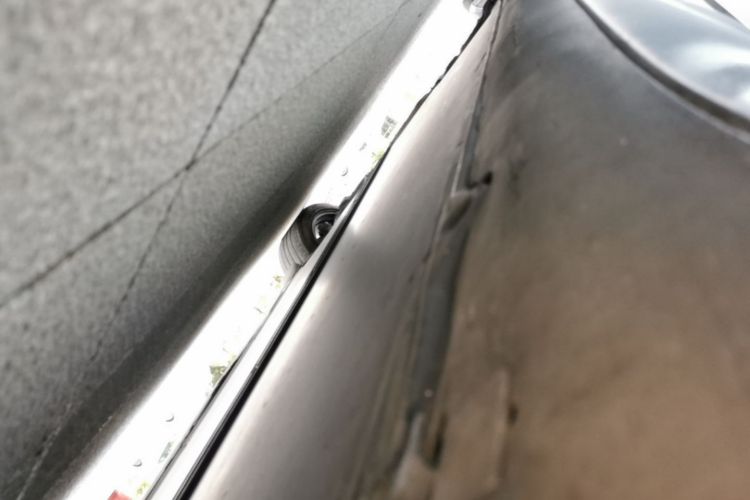 Used Tesla Model 3 2019 Long-Range All-Wheel-Drive Version Right Side Sill
