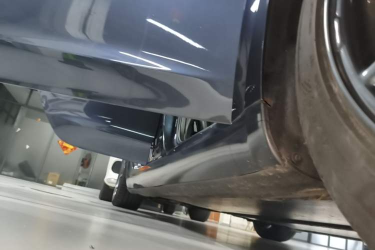 Used Tesla Model 3 2019 Standard Range Rear-Wheel Drive Upgraded Version (52 kWh) Right Side Sill