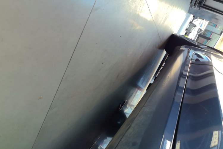 Used Tesla Model 3 2019 Long-Range All-Wheel-Drive Version Right Side Sill