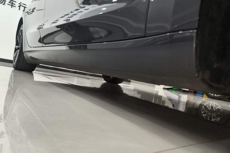 Used Tesla Model 3 2019 Standard Range Rear-Drive Upgraded Version Right Side Sill