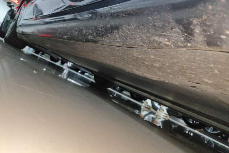 Used Tesla Model 3 2019 Long-Range All-Wheel-Drive Version Right Side Sill