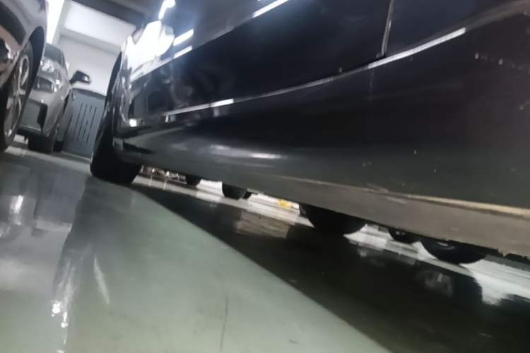 Used Tesla Model 3 2019 Long-Range All-Wheel-Drive Version Right Side Sill