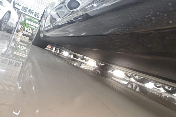 Used Tesla Model 3 2019 Long-Range All-Wheel-Drive Version Right Side Sill
