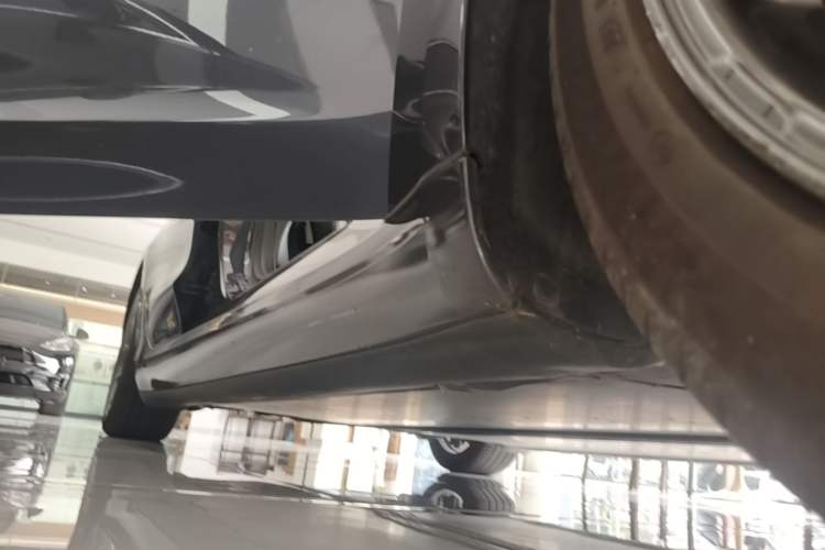 Used Tesla Model 3 2019 Standard Range Rear-Drive Upgraded Version Right Side Sill