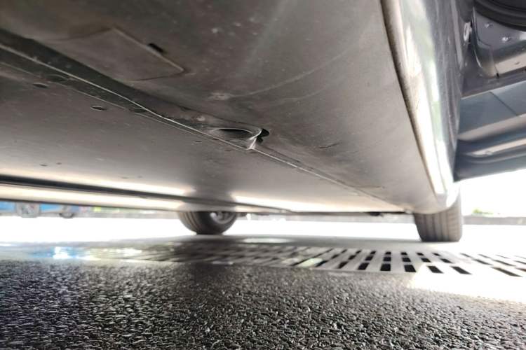 Used Tesla Model 3 2019 Standard Range Rear-Drive Upgraded Version Right Side Sill