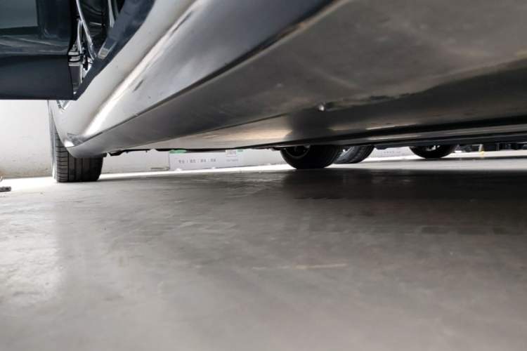 Used Tesla Model 3 2019 Long-Range All-Wheel-Drive Version Right Side Sill