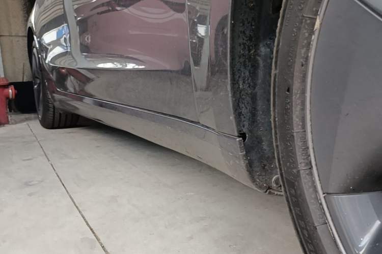 Used Tesla Model 3 2019 Standard Range Rear-Drive Upgraded Version Right Side Sill