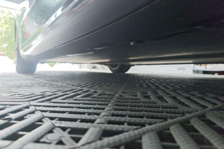 Used Tesla Model 3 2019 Standard Range Rear-Drive Upgraded Version Right Side Sill