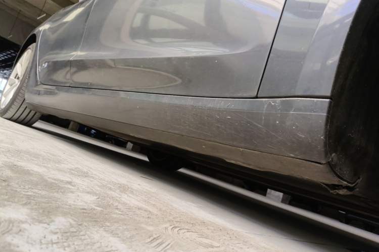 Used Tesla Model 3 2019 Standard Range Rear-Drive Upgraded Version Right Side Sill