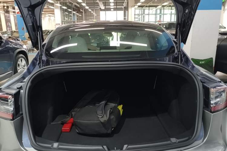 Used Tesla Model 3 2019 Performance High-Performance All-Wheel-Drive Version Trunk