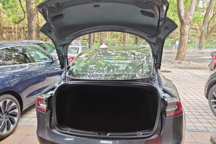 Used Tesla Model 3 2019 Long-Range Rear-Wheel-Drive Version Trunk