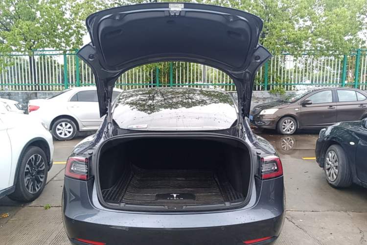 Used Tesla Model 3 2019 Long-Range Rear-Wheel-Drive Version Trunk